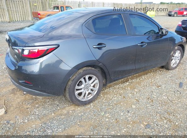 3MYDLBYV6HY173982 2017 TOYOTA YARIS IA Gray Задня права чверть