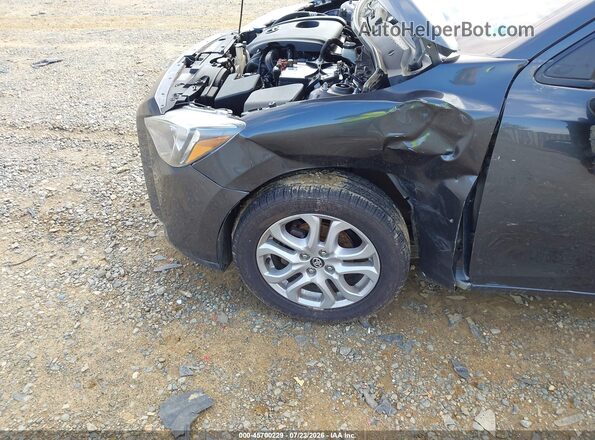 3MYDLBYV6HY173982 2017 TOYOTA YARIS IA Gray Вид спереду