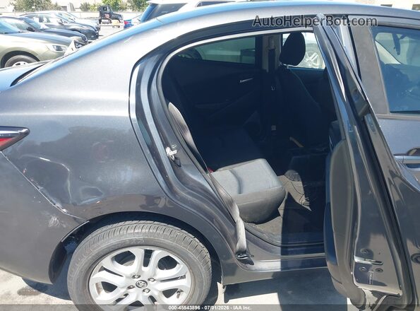 3MYDLBYV6HY186022 2017 TOYOTA YARIS IA Gray Vista de la etiqueta del VIN