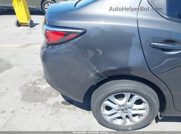 3MYDLBYV6HY186022 2017 TOYOTA YARIS IA Gray Vista frontal