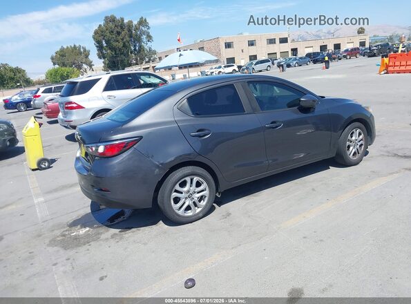 3MYDLBYV6HY186022 2017 TOYOTA YARIS IA Gray Trasero derecho