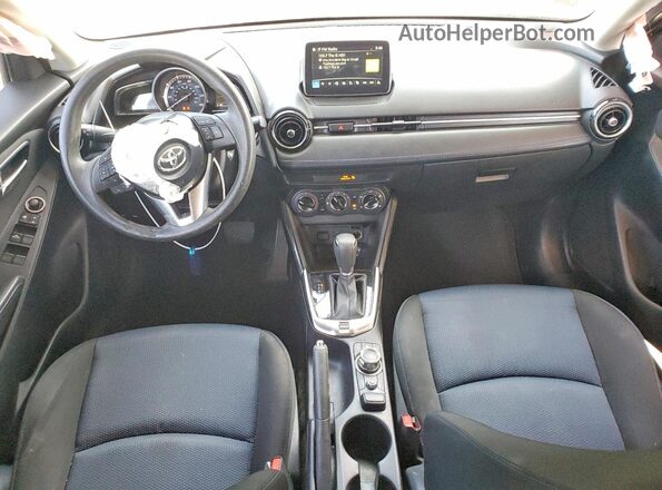 3MYDLBYV6JY306102 2018 TOYOTA YARIS Угольный Вид панели приборов