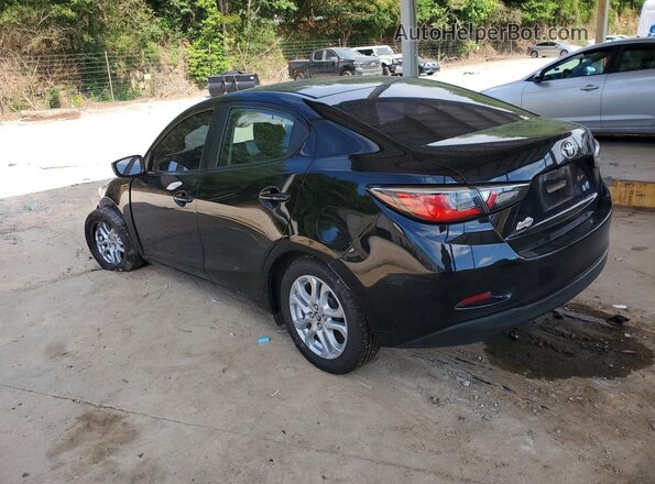 3MYDLBYV6JY306102 2018 TOYOTA YARIS Угольный Задняя левая четверть