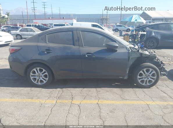 3MYDLBYV6JY317780 2018 TOYOTA YARIS IA Brown Սալոնի 360 աստիճան տեսք