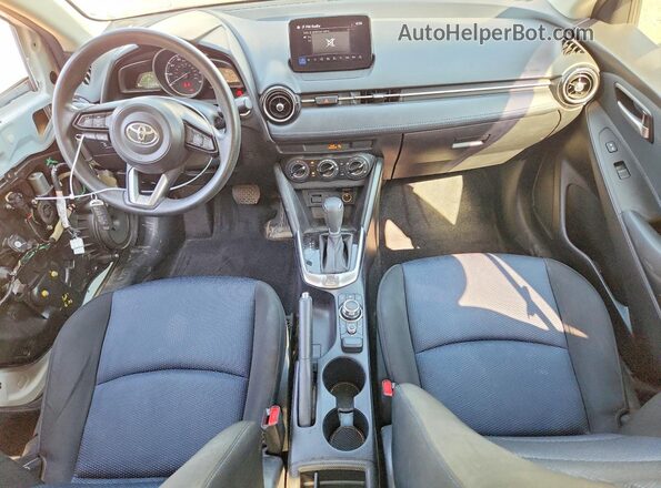 3MYDLBYV6KY520590 2019 TOYOTA YARIS White Вид панелі приладів