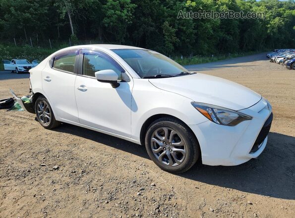 3MYDLBYV6KY520590 2019 TOYOTA YARIS White Передня права чверть