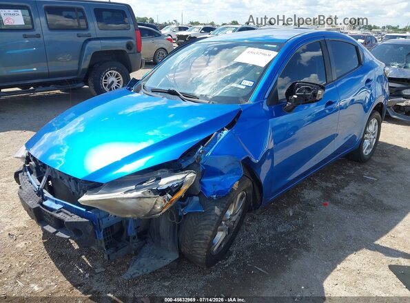 3MYDLBYV7HY157886 2017 TOYOTA YARIS IA Синий Передняя левая четверть