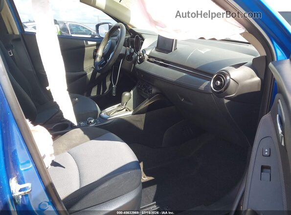 3MYDLBYV7HY157886 2017 TOYOTA YARIS IA Синий Вид салона спереди