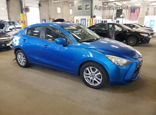 3MYDLBYV7HY162375 2017 TOYOTA YARIS Blue Front right