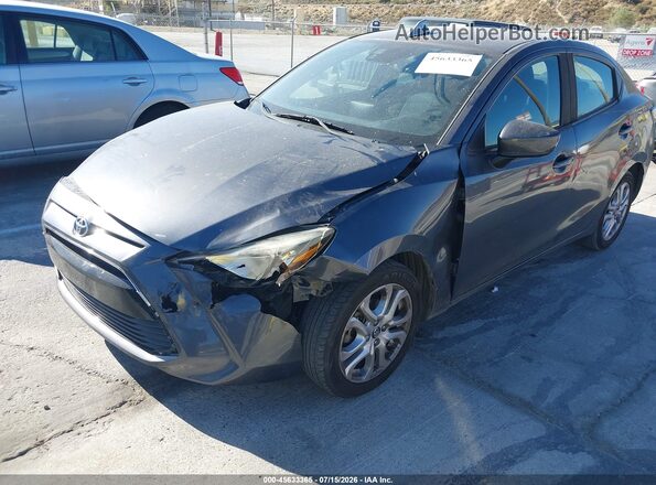 3MYDLBYV7HY165065 2017 TOYOTA YARIS IA Gray Вид спереду