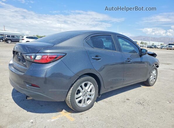 3MYDLBYV7HY174252 2017 TOYOTA YARIS Silver უკანა მარჯვენა