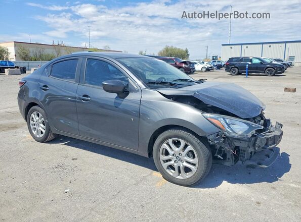 3MYDLBYV7HY174252 2017 TOYOTA YARIS Silver წინა მარჯვენა