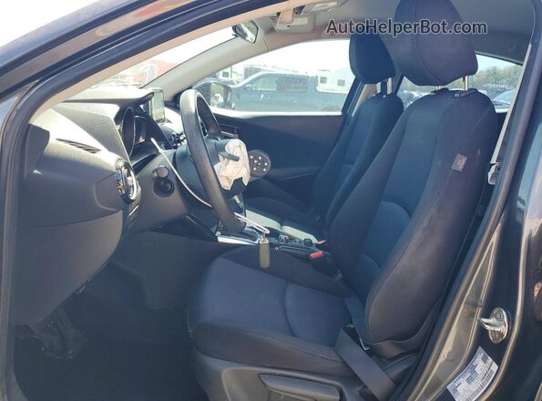 3MYDLBYV7HY174252 2017 TOYOTA YARIS Silver წინა სალონის ხედი