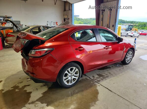 3MYDLBYV7HY179905 2017 TOYOTA YARIS Burgundy Trasero derecho