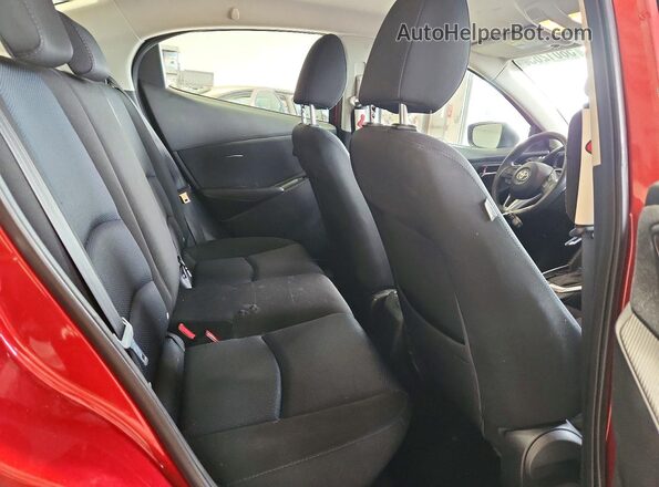 3MYDLBYV7HY179905 2017 TOYOTA YARIS Burgundy Vista de los asientos traseros