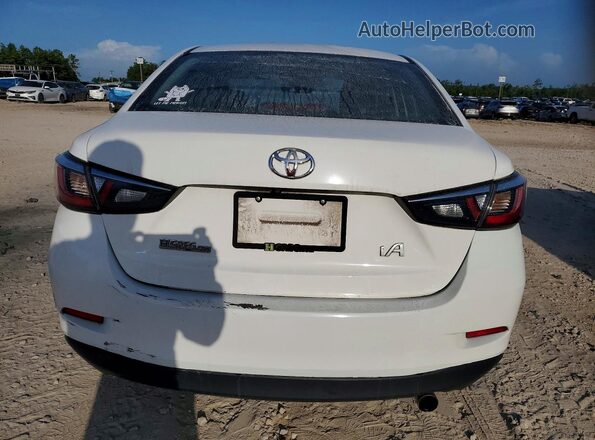 3MYDLBYV7HY187549 2017 TOYOTA YARIS White Вид ззаду