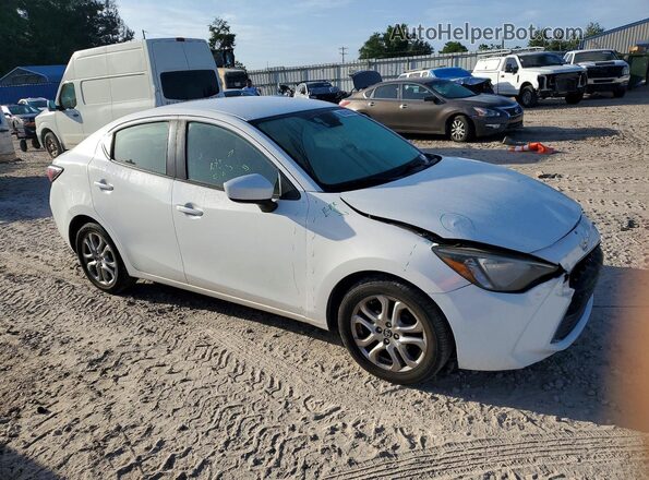 3MYDLBYV7HY187549 2017 TOYOTA YARIS White Передня права чверть