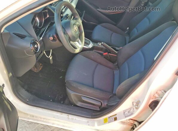 3MYDLBYV7HY187549 2017 TOYOTA YARIS White Вид салону спереду
