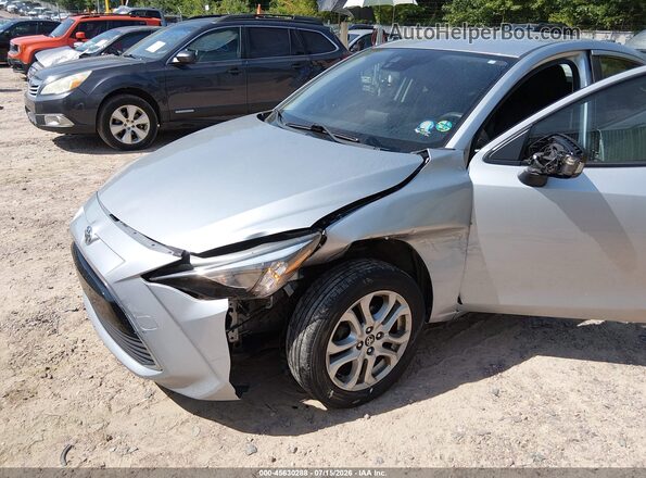 3MYDLBYV7HY192511 2017 TOYOTA YARIS IA Silver წინა ხედი