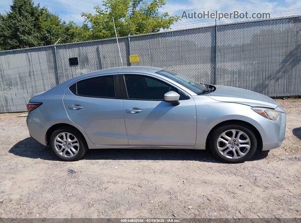 3MYDLBYV7HY192511 2017 TOYOTA YARIS IA Silver უკანა სალონის ხედი