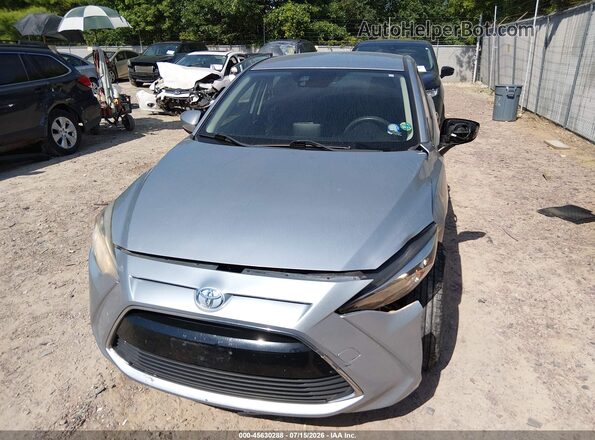 3MYDLBYV7HY192511 2017 TOYOTA YARIS IA Silver ხელსაწყოთა პანელის ხედი