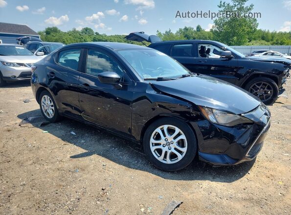 3MYDLBYV7JY306254 2018 TOYOTA YARIS Black წინა მარჯვენა