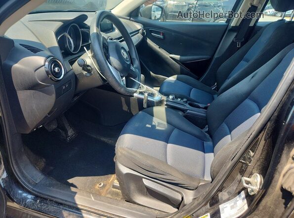 3MYDLBYV7JY306254 2018 TOYOTA YARIS Black წინა სალონის ხედი