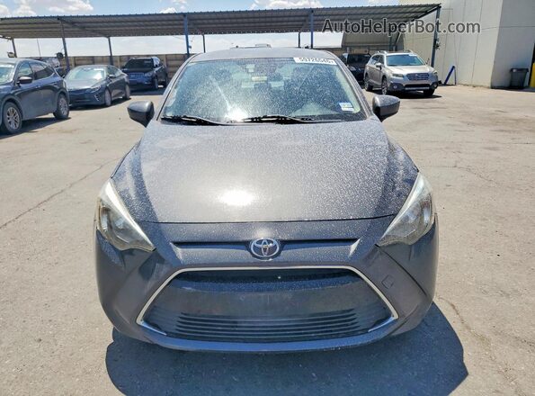 3MYDLBYV7JY311325 2018 TOYOTA YARIS Серый Вид спереди