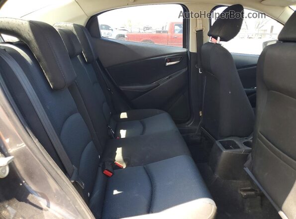 3MYDLBYV7JY311325 2018 TOYOTA YARIS Серый Вид задних сидений