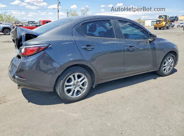 3MYDLBYV7JY311325 2018 TOYOTA YARIS Серый Задняя правая четверть