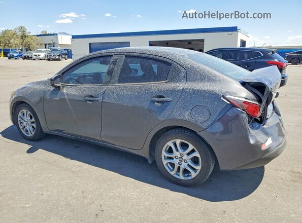 3MYDLBYV7JY311325 2018 TOYOTA YARIS Серый Задняя левая четверть