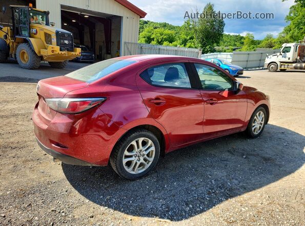 3MYDLBYV7JY318887 2018 TOYOTA YARIS Красный Задняя правая четверть