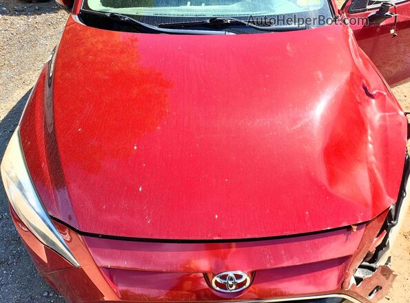 3MYDLBYV7JY318887 2018 TOYOTA YARIS Красный Вид задней части салона
