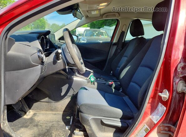3MYDLBYV7JY318887 2018 TOYOTA YARIS Красный Вид салона спереди