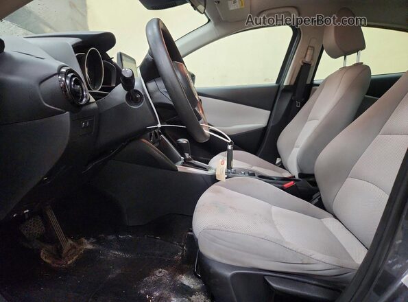 3MYDLBYV7LY707628 2020 TOYOTA YARIS Gray წინა სალონის ხედი