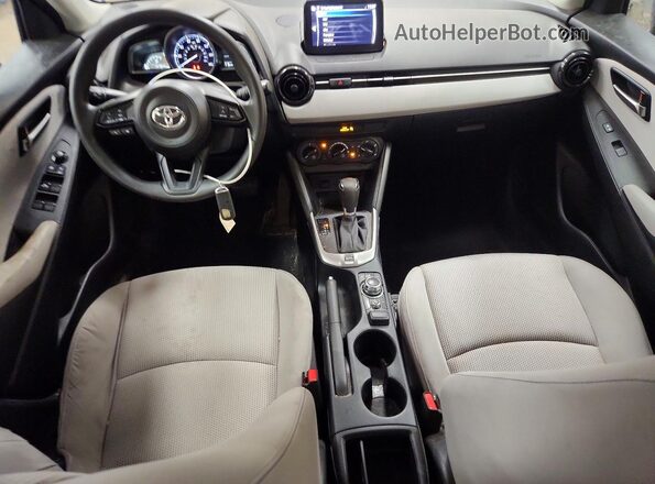 3MYDLBYV7LY707628 2020 TOYOTA YARIS Gray წინა პანელის ხედი