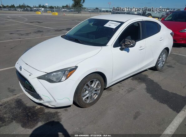 3MYDLBYV8HY149098 2017 TOYOTA YARIS IA Белый Передняя левая четверть