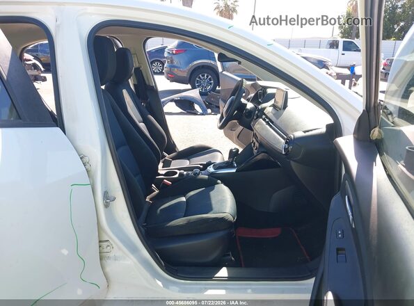 3MYDLBYV8HY149098 2017 TOYOTA YARIS IA Белый Вид салона спереди