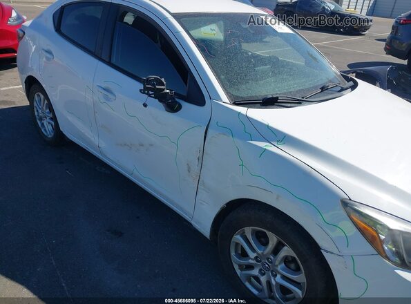 3MYDLBYV8HY149098 2017 TOYOTA YARIS IA Белый Вид спереди
