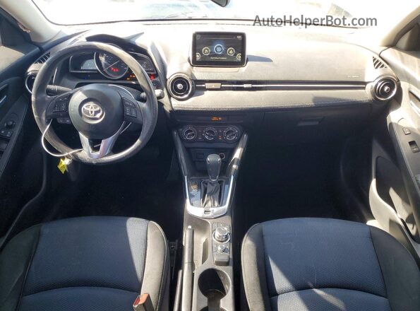3MYDLBYV8HY158092 2017 TOYOTA YARIS Blue Dashboard view