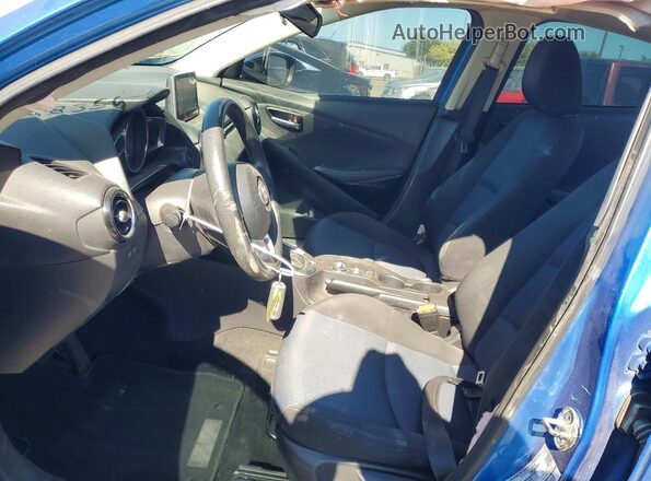 3MYDLBYV8HY158092 2017 TOYOTA YARIS Blue Front interior view