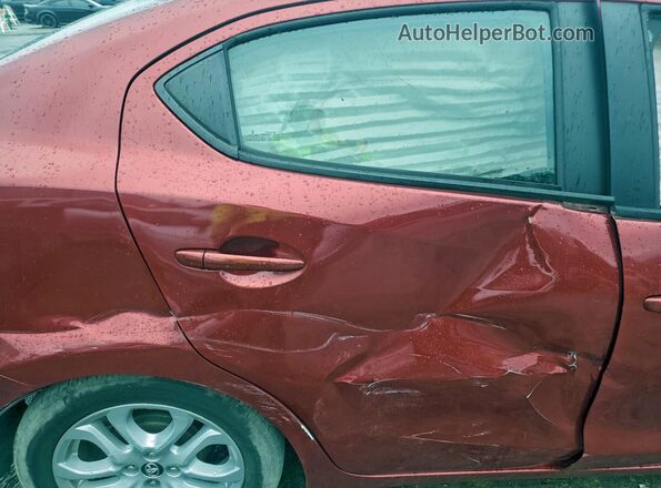 3MYDLBYV8HY166970 2017 TOYOTA YARIS Red უკანა სავარძლების ხედი