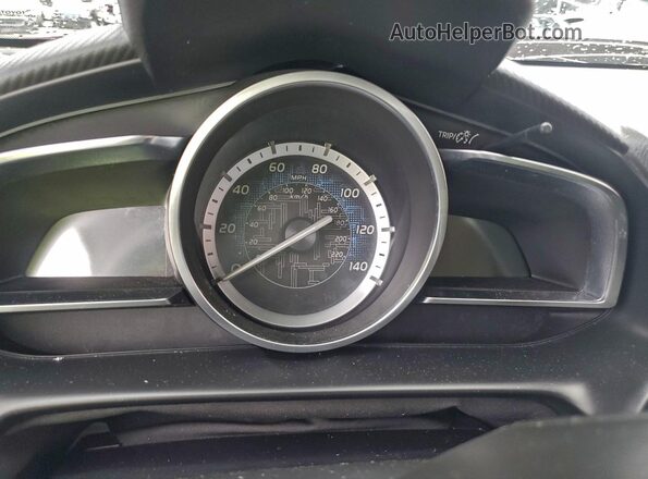 3MYDLBYV8HY166970 2017 TOYOTA YARIS Red ხელსაწყოთა პანელის ხედი