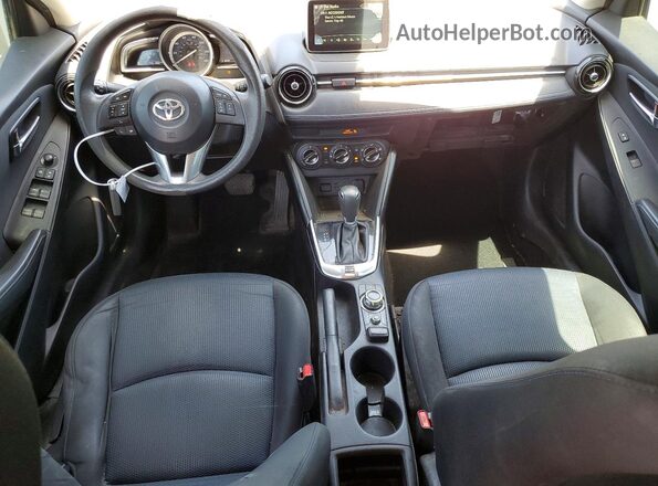 3MYDLBYV8HY192887 2017 TOYOTA YARIS Black Dashboard view