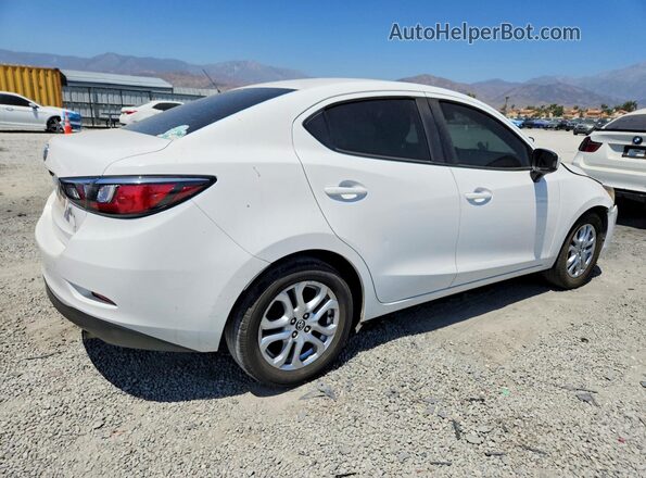 3MYDLBYV8JY305565 2018 TOYOTA YARIS White Tył prawy