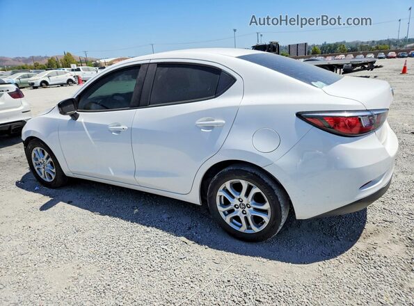 3MYDLBYV8JY305565 2018 TOYOTA YARIS White Tył lewy