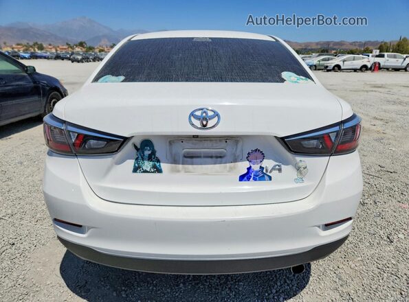 3MYDLBYV8JY305565 2018 TOYOTA YARIS White Widok z tyłu