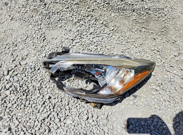3MYDLBYV8JY305565 2018 TOYOTA YARIS White Widok komory silnika