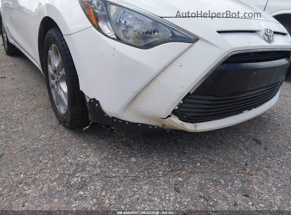 3MYDLBYV8JY307445 2018 TOYOTA YARIS IA White Դիմացի տեսք