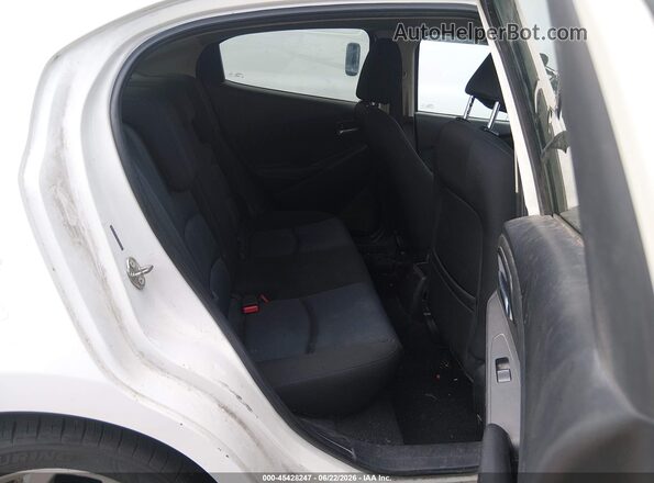3MYDLBYV8JY307445 2018 TOYOTA YARIS IA White VIN կոդի պիտակի տեսք